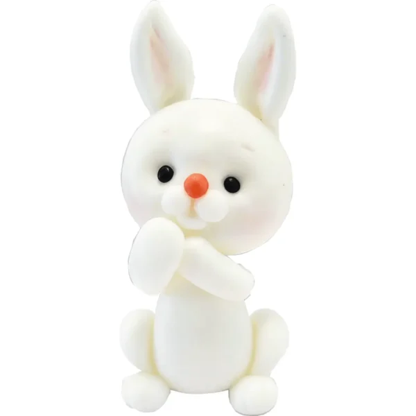 Królik (zajączek) Figurka na tort. Wykonany z masy cukrowej.