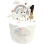 Zestaw na tort Jednorożec 9 cm z masy cukrowej – figurka cukrowa z dodatkami, idealna dekoracja na tort. Zdjęcie produktu do sklepu.